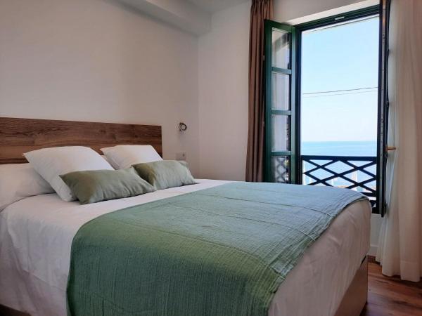 Apartamentos El Muelle Комильяс Экстерьер фото